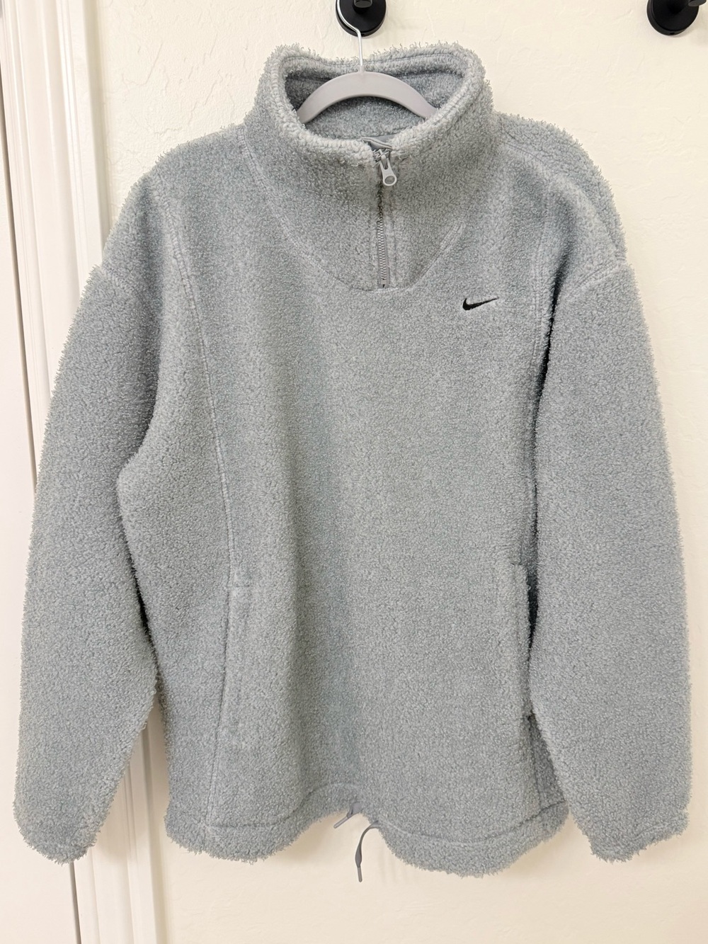 NIKE Therma Fit Light Gray Sherpa Quarter-Zip Pullover. Never worn. M.
